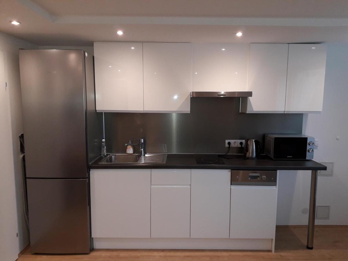 Апартаменты Cosy Flat In The Quiet Area With Own Garden, Free Parking And Direct Public Transport Link To The Centre Вена Экстерьер фото