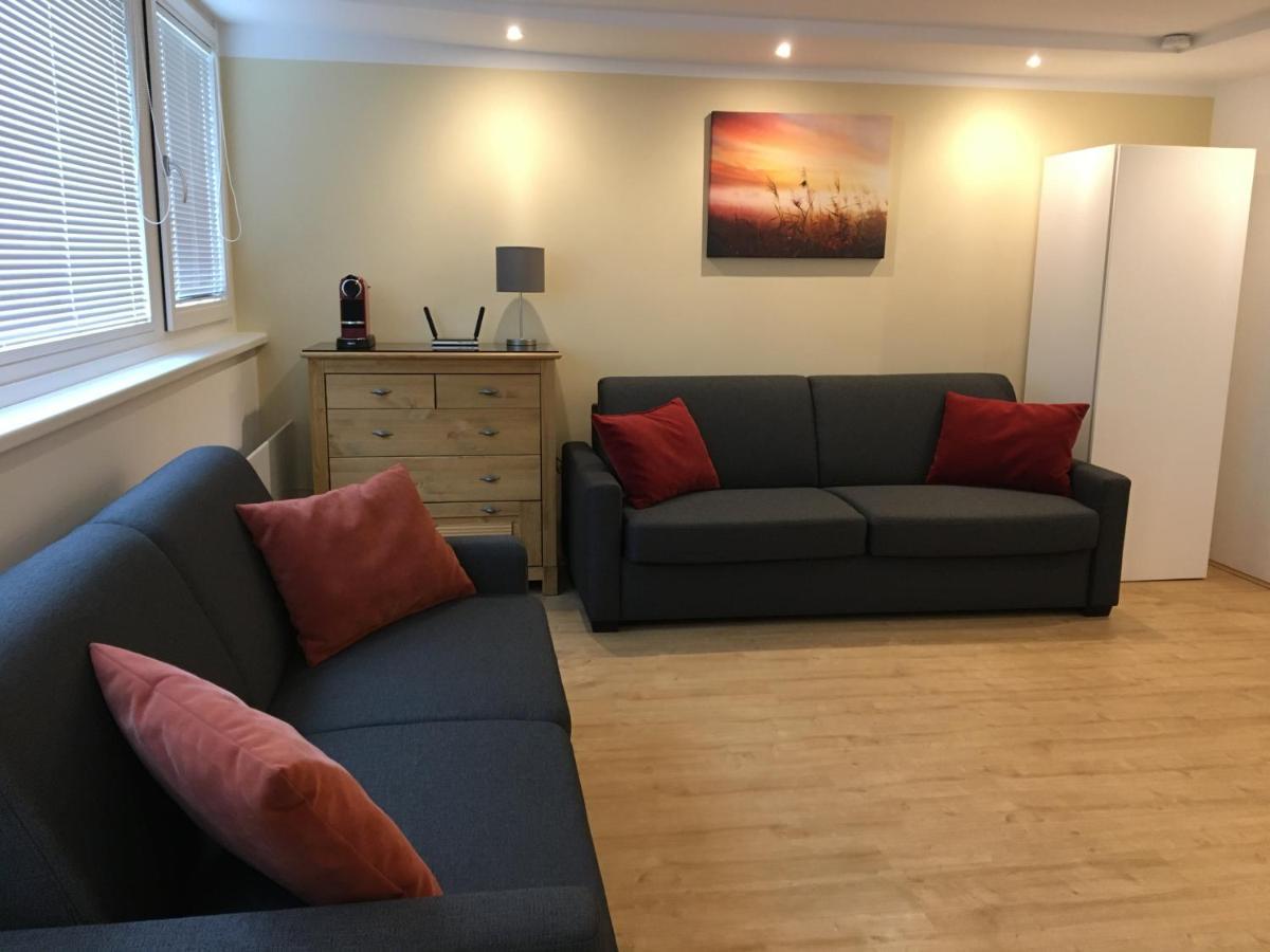 Апартаменты Cosy Flat In The Quiet Area With Own Garden, Free Parking And Direct Public Transport Link To The Centre Вена Экстерьер фото